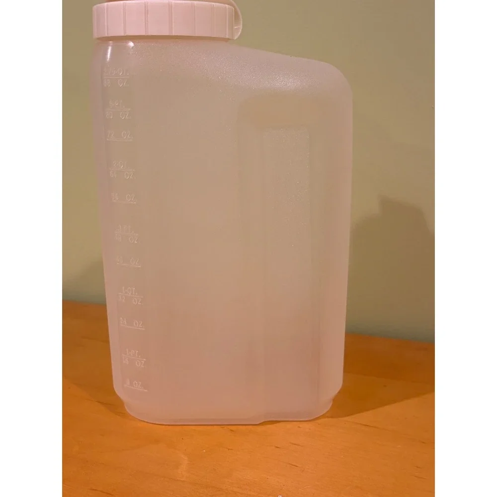 Rubbermaid vintage Servin Saver 2.75 Qt 2.4 L Pitcher Slim White Lid